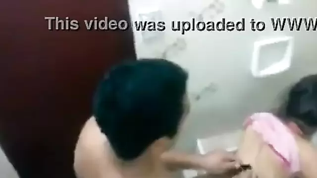 Быстрый секс в туалете с женой грузина
